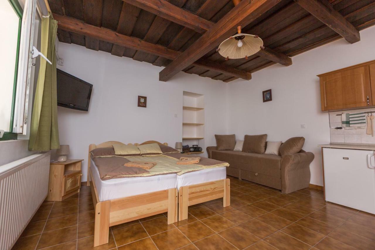 Hotel Gádoros Vendégház à Egerszalók Extérieur photo