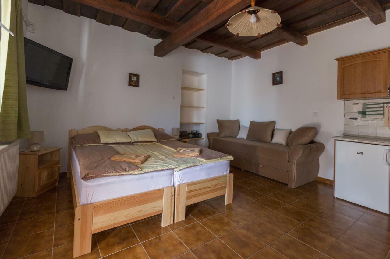 Hotel Gádoros Vendégház à Egerszalók Extérieur photo